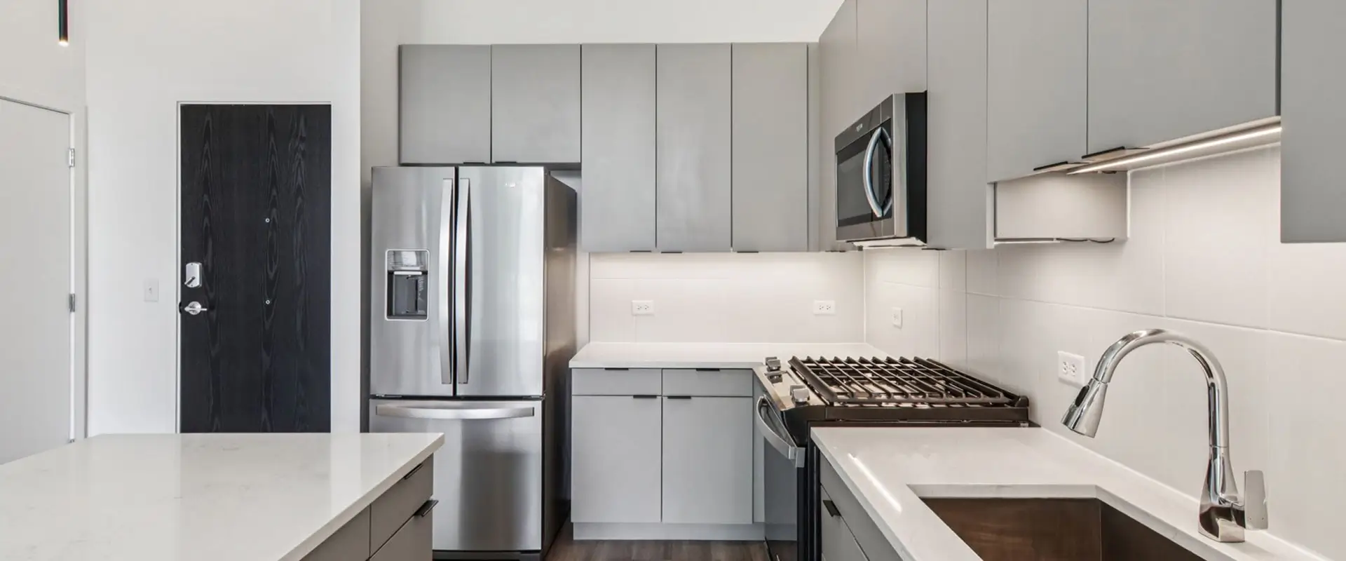 kitchen at the domain citygate apartments in naperville